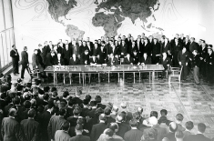 Mit der Unterzeichnung des ersten deutsch-sowjetischen Handelsvertrags 1958 beginnt die Vorgeschichte der Erdgas-Röhrengeschäfte. Foto: OAOEV-Archiv