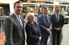 AHK-Geschäftsführer Gutheil (li.), OAOEV-Geschäftsführerin Kochlowski-Kadjaia und AK-Sprecher Haußmann (re.) begrüßten Botschafter Przyłębski zum Arbeitsessen. Foto: C. Himmighoffen