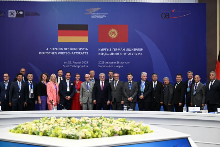Die Wirtschaftsdelegation bei der IV. Sitzung des Kirgisisch-Deutschen Wirtschaftsrates. Bild: Pressedienst des Ministerkabinets Kirgisistans 