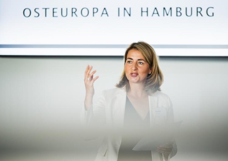 OAOEV-Präsidiumsmitglied Schöne begrüßte die Gäste in Hamburg. Foto: KLU/J. Konitzki