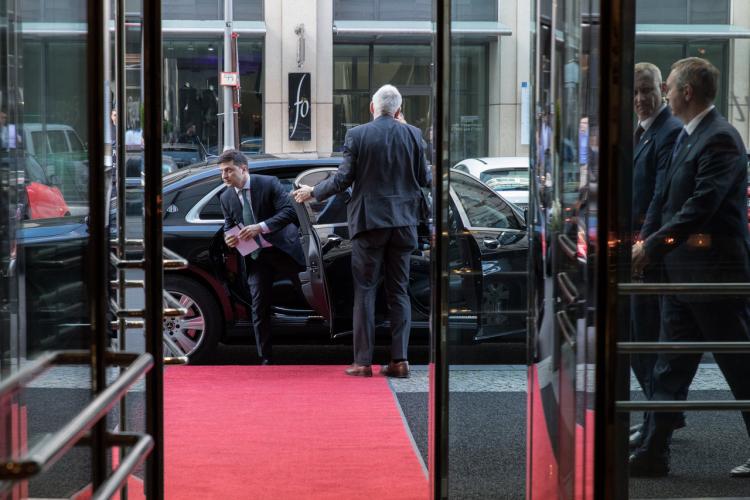 Präsident Selenskyj auf dem Weg zum Unternehmertreffen. Foto © Amélie Losier