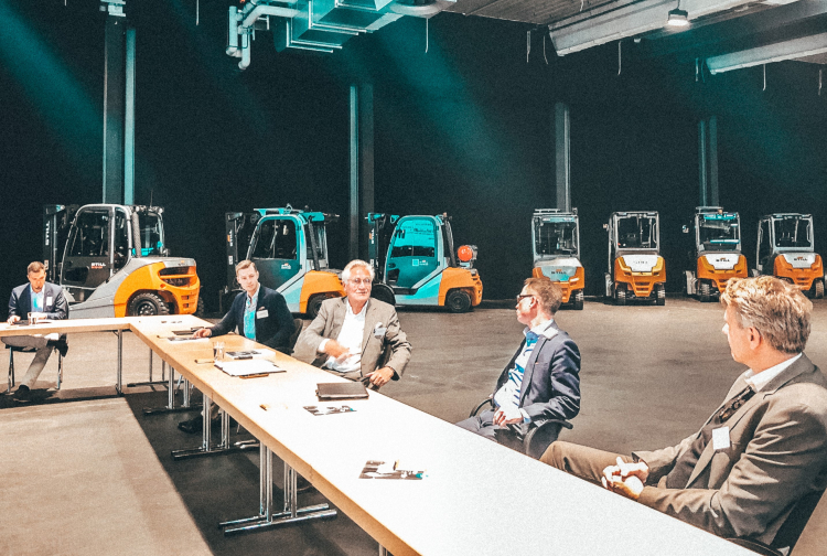 Austausch zu neuen Intralogistik- und Markttrends beim Hamburg Business Lunch am 14. Juni 2022. Quelle: OA