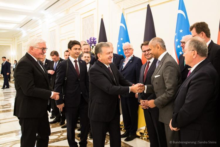 Die deutsche Delegation wurde von Präsident Mirzijojew begrüßt. Foto: Bundesregierung/Sandra Steins