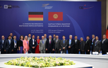 Die Wirtschaftsdelegation bei der IV. Sitzung des Kirgisisch-Deutschen Wirtschaftsrates. Bild: Pressedienst des Ministerkabinets Kirgisistans 