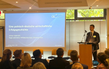 Adrian Stadnicki, Regionaldirektor für Mittelosteuropa im Ost-Ausschuss, bei der Eröffnung der Konferenz. Fotografin: Katja Radaikina