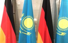 Flaggen Deutschland-Kasachstan. Foto: Ost-Ausschuss