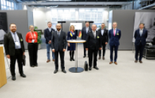 v.l.n.r: Berater von Mirzoyan, Dr. Caroline King (SAP), Artahses Margaryan (Chairman, DWV Armenien), Ararat Mirzoyan, Dr. Christine Sasse (Honorarkonsulin Armenien in Bayern), Dr. Eberhard Sasse (Aufsichtsrat, Dr. Sasse Gruppe), Botschafter Viktor Yengibaryan, Axel Deiniger, CEO Secunet GmbH, Johan Hesse, GF Secunet International, Marc-Julian Siewert, CEO Veridos GmbH | Foto: Fabian Bahr, Giesecke+Devrient GmbH