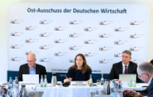 Die Ost‑Ausschuss‑Vorsitzende Cathrina Claas‑Mühlhäuser bei der Jahresauftakt‑Pressekonferenz. Foto: Ost-Ausschuss