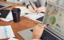 Der enge Austausch zwischen Politik und Wirtschaft zur Unterstützung der Geflüchteten wird fortgesetzt. Quelle: fauxels/ Pexels 