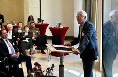 OA-Präsidiumsmitglied Peer Witten eröffnet das Forum in der Landesvertretung Hamburgs in Berlin. Foto: A. Metz