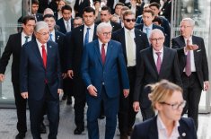 Ankunft von Kasachstans Präsidenten Kassym-Schomart Tokajew (li.) sowie von Bundespräsident Frank-Walter Steinmeier. Foto: DIHK/Nils Hasenau