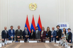 Gruppenbild zum EuroNest – Strategiedialog im armenischen Parlament in Jerewan. Quelle: EBA Armenien 