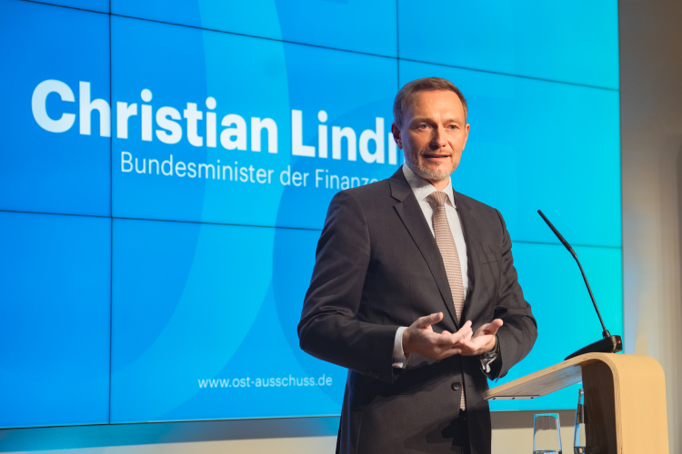Finanzminister Lindner will auch privates Kapital für den Wiederaufbau mobilisieren. Foto: Ekaterina Zershchikova