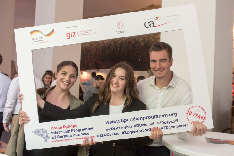 Drei von 63: Die 21. Generation der Stipendiatinnen und Stipendiaten wurde. Fotograf: Jürgen Scheer