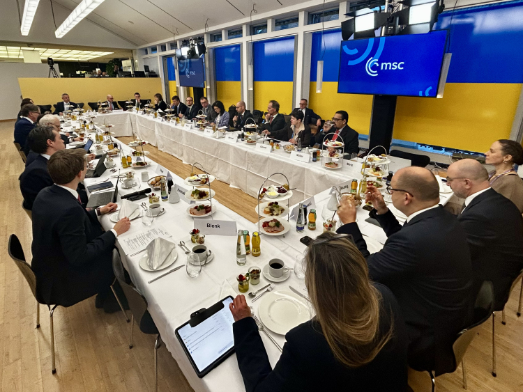 Das traditionelle Ost-Ausschuss-Frühstück auf der MSC fand 2026 erstmals im Ukraine Haus statt. Foto: Andreas Metz