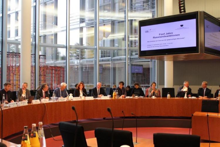 Diskussion im Bundestag zu fünf Jahren Russland-Sanktionen. Foto: OAOEV