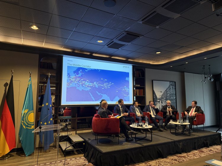 Podiumsdiskussion: Global Gateway Investment Hub as a Driver of Investment and a  New Stage of Kazakhstan’s Modernization. Foto: E. Temnaya